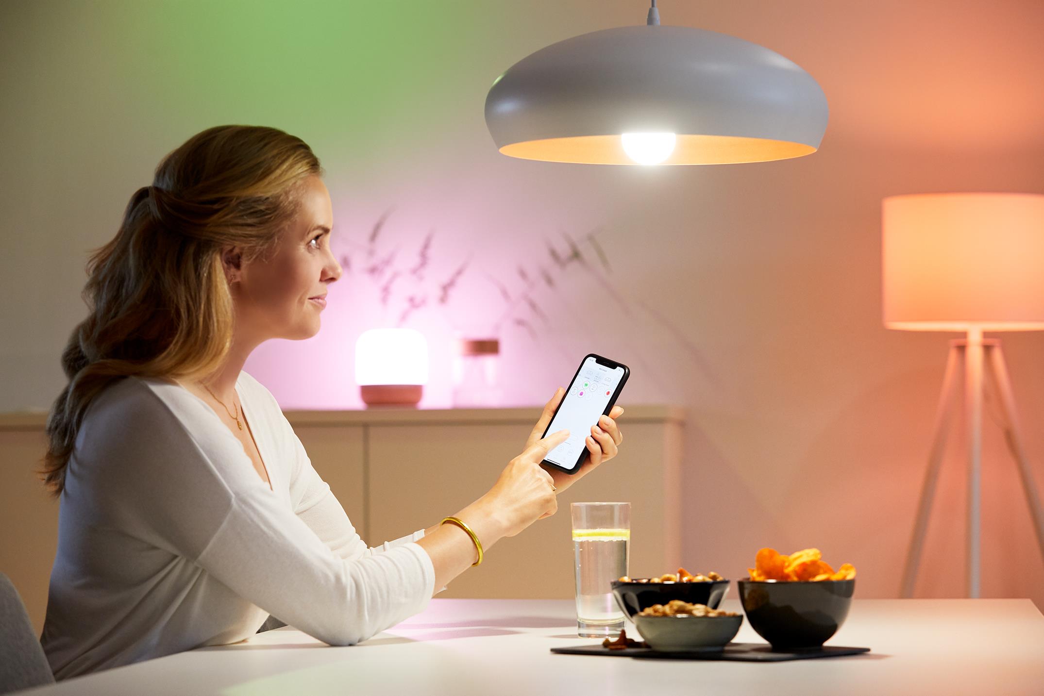 Bóng đèn thông minh Smart Light là gì? Có nên mua hay không?